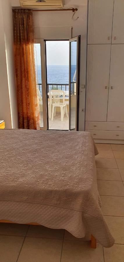 Eirini Apts On The Beach Psari Forada エクステリア 写真