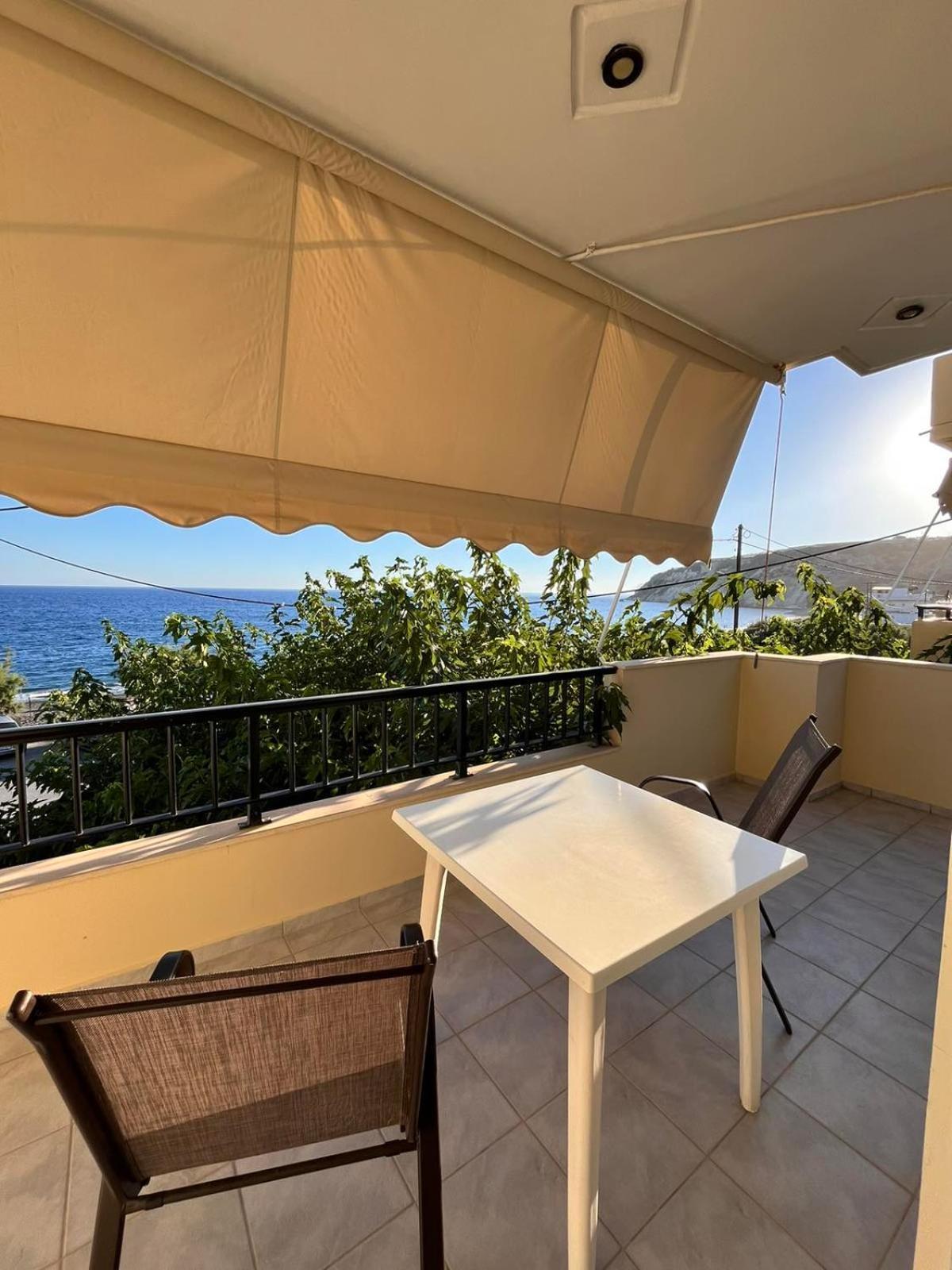 Eirini Apts On The Beach Psari Forada エクステリア 写真